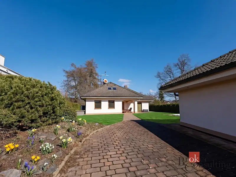 Prodej rodinného domu 260 m², pozemek 998 m², Benešov – náhled fotky 3