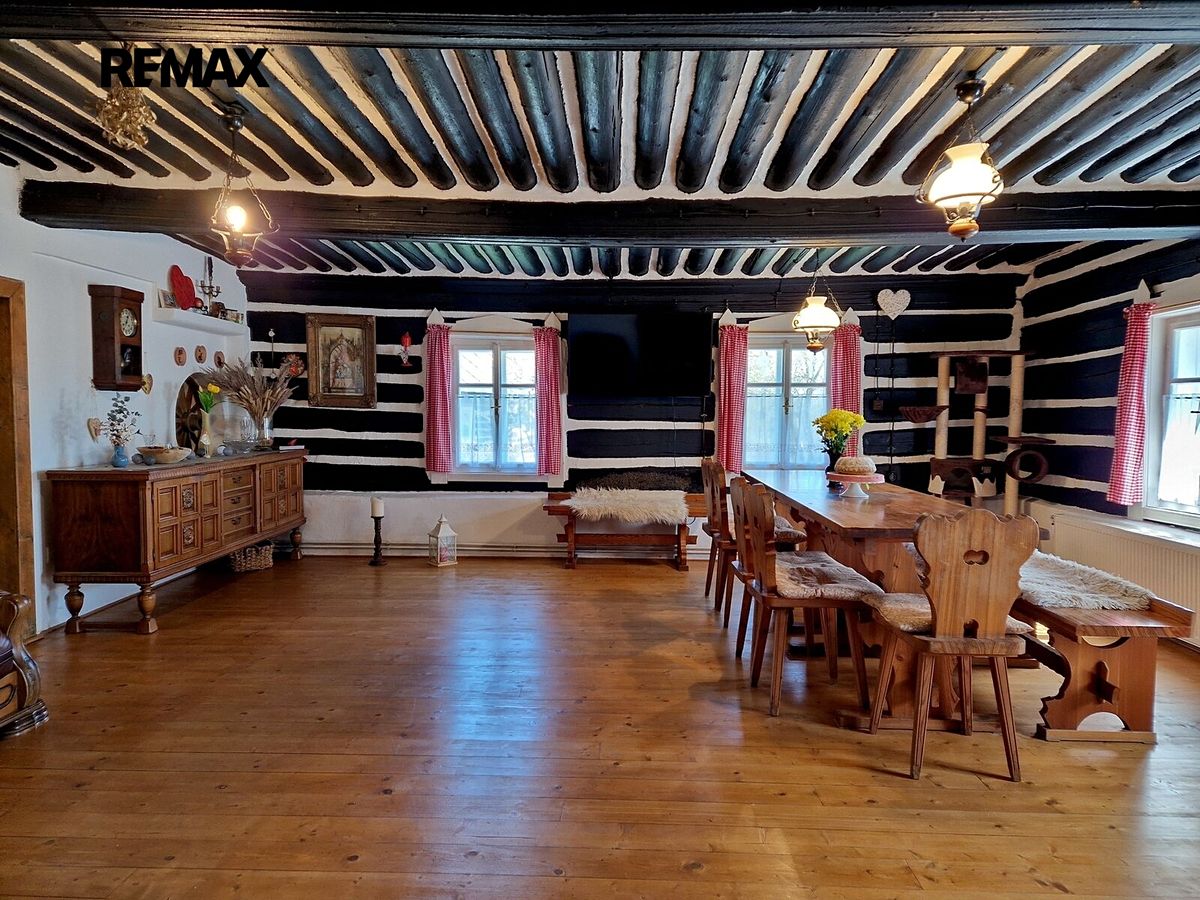 Prodej rodinného domu 316 m², pozemek 635 m² – fotografie 5