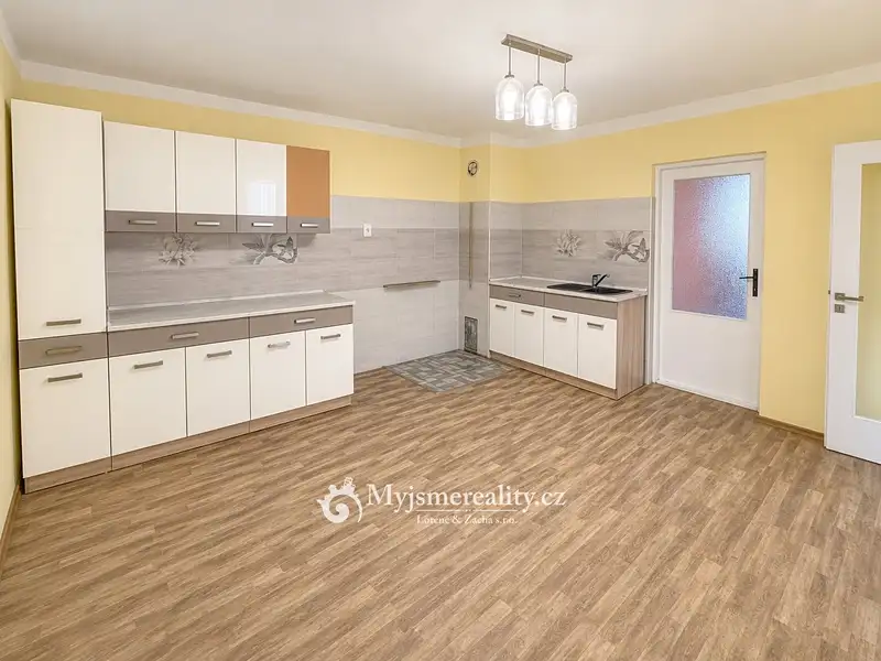 Prodej rodinného domu 190 m², pozemek 1279 m², Hodonice – náhled fotky 1