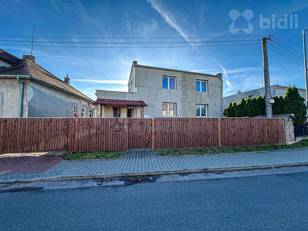 Prodej rodinného domu 230 m², pozemek 663 m² – fotografie 2