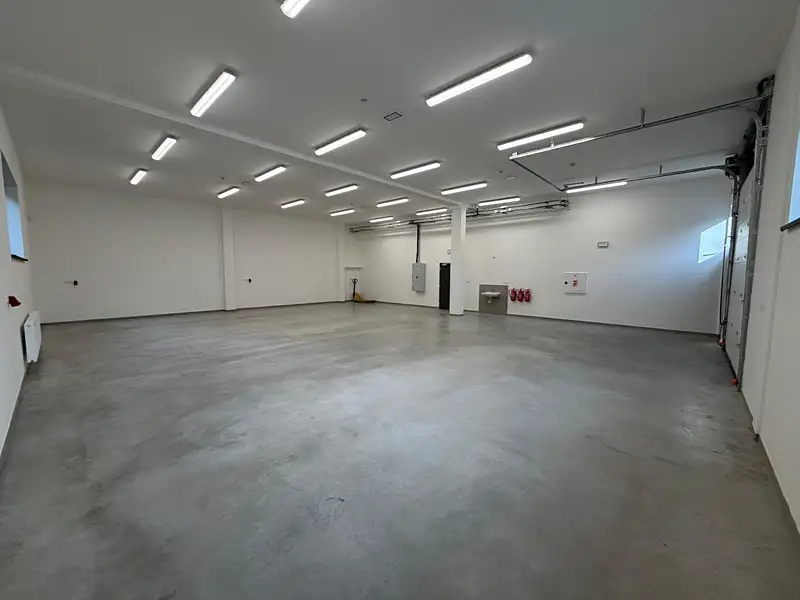 Pronájem skladového prostoru 173 m², Rožnov pod Radhoštěm – náhled fotky 2