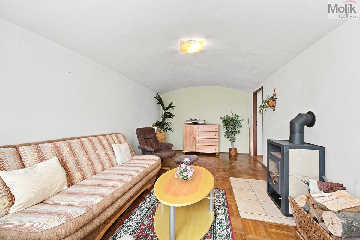 Prodej rodinného domu 194 m², pozemek 221 m² – fotografie 4
