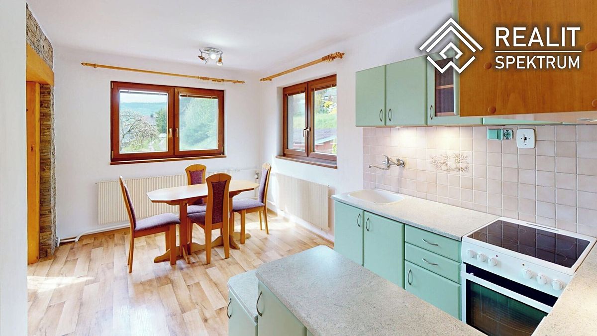 Prodej rodinného domu 209 m², pozemek 1148 m² – fotografie 2