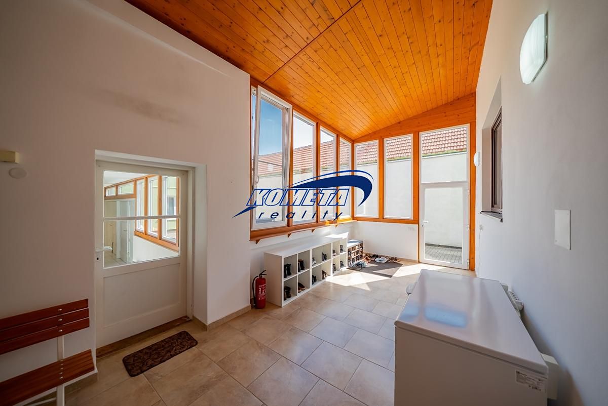 Prodej vícegeneračního domu 243 m², pozemek 1682 m² – fotografie 4