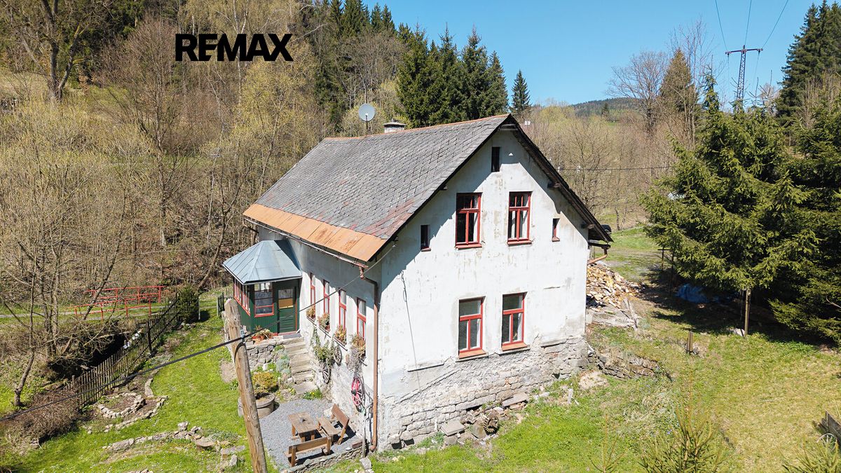 Prodej rodinného domu 250 m², pozemek 900 m²