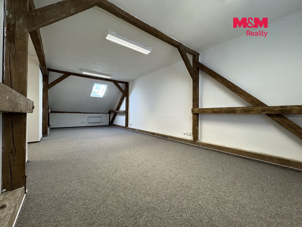Pronájem kanceláře 251 m² – fotografie 3
