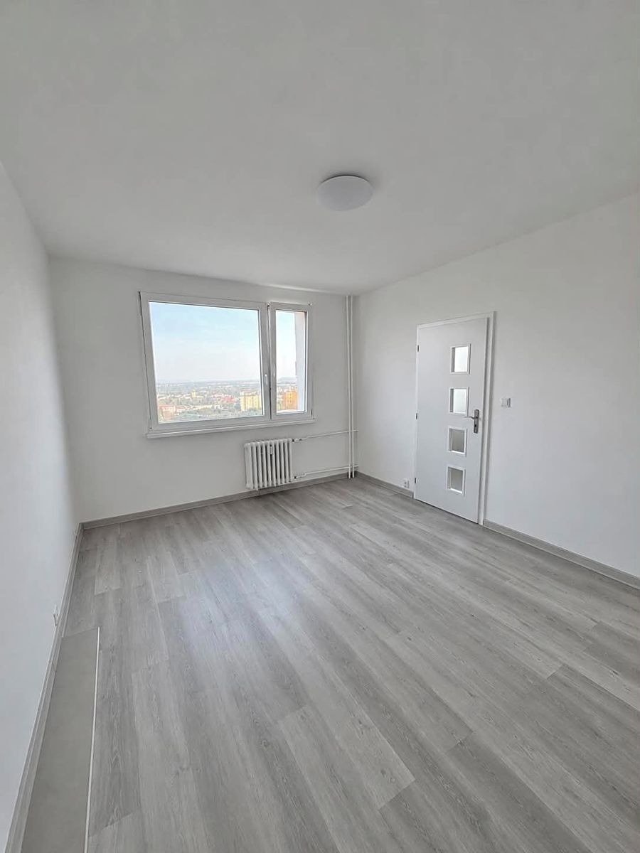 Pronájem bytu 1+1 33 m² – fotografie 2