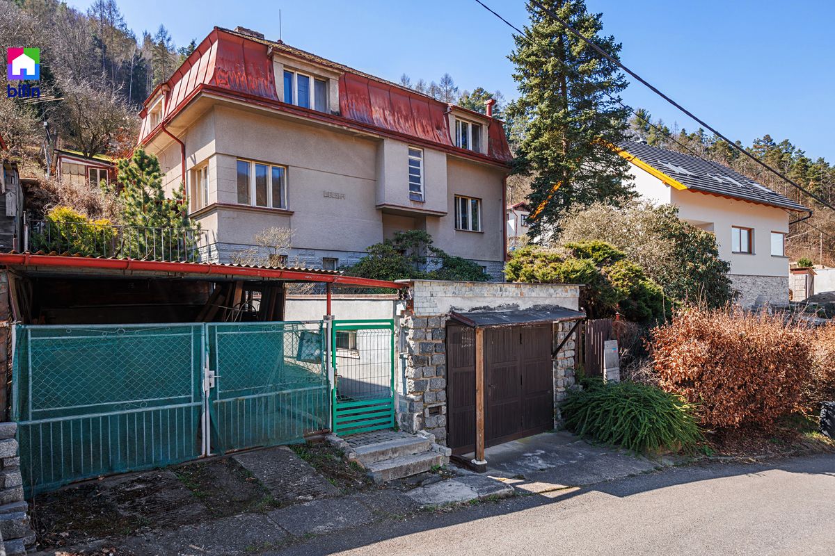 Prodej rodinného domu 196 m², pozemek 1669 m²