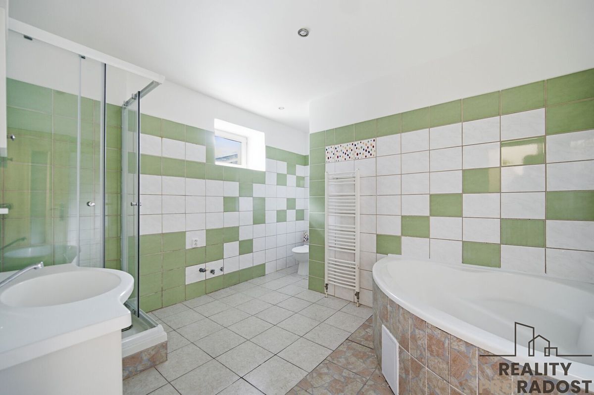 Prodej rodinného domu 137 m², pozemek 178 m² – fotografie 3