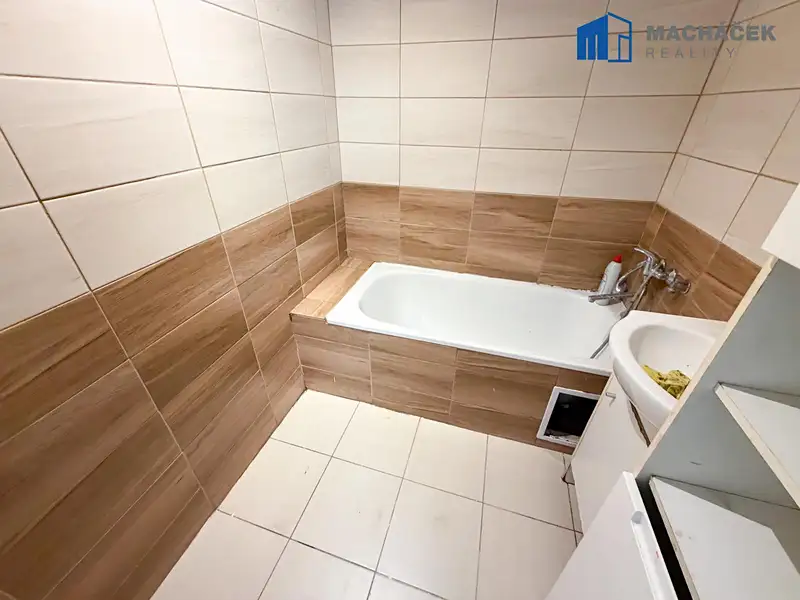 Prodej bytu 3+1 72 m², Krupka – náhled fotky 3