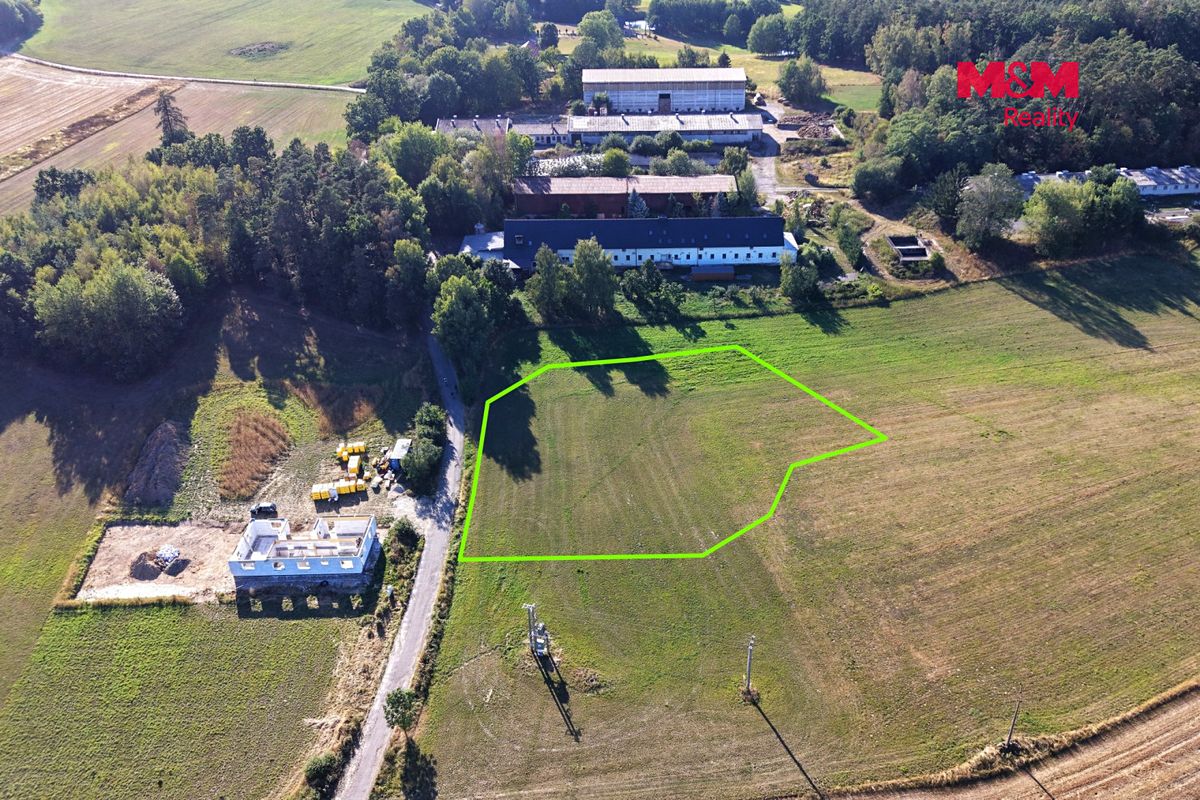 Prodej stavebního pozemku 3310 m² – fotografie 2