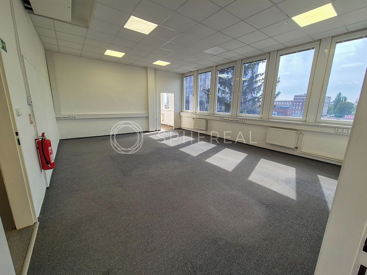 Pronájem kanceláře 91 m² – fotografie 3