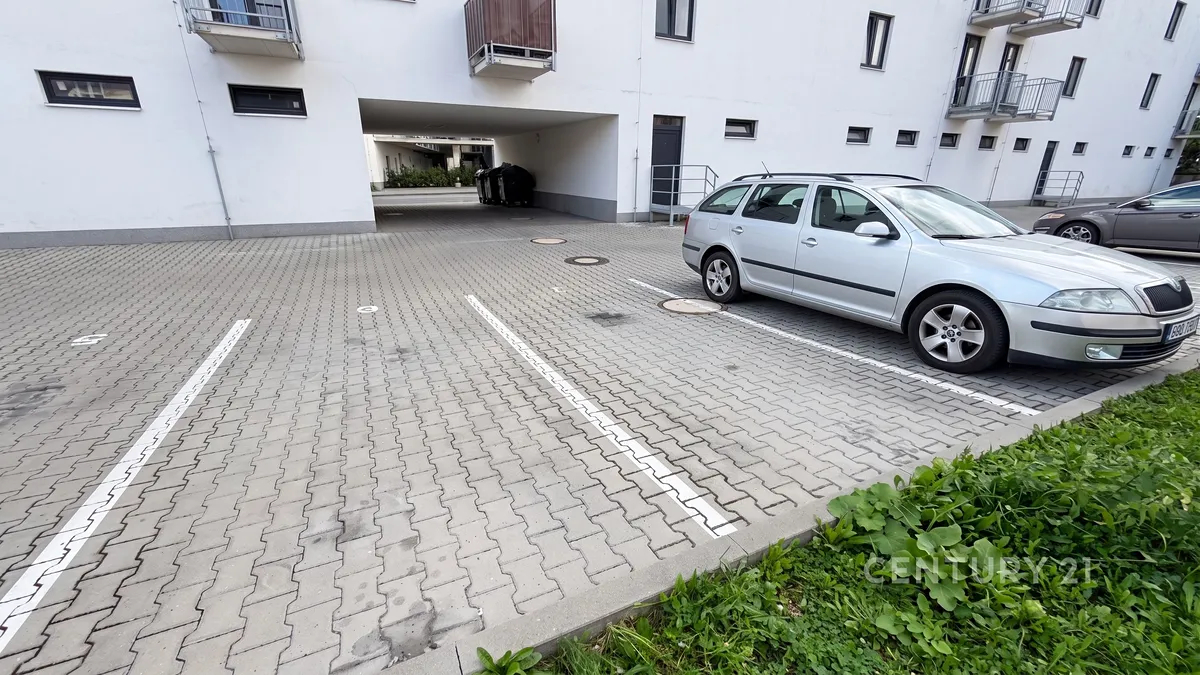 Prodej garážového stání 12 m²