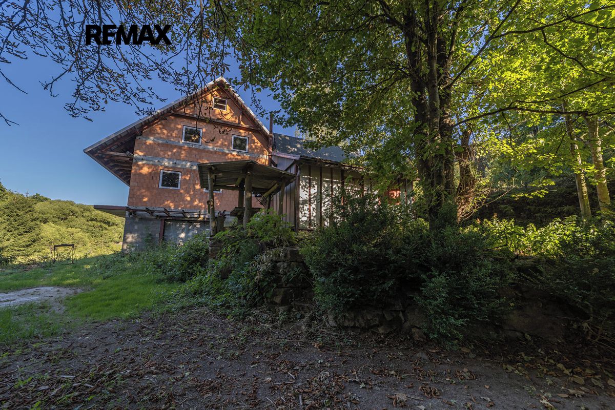 Prodej rodinného domu 440 m², pozemek 3345 m² – fotografie 5