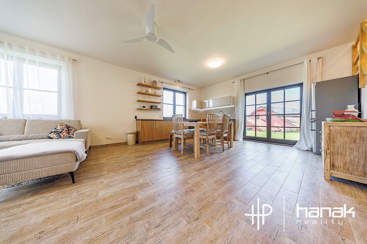 Prodej rodinného domu 170 m², pozemek 1384 m² – fotografie 5
