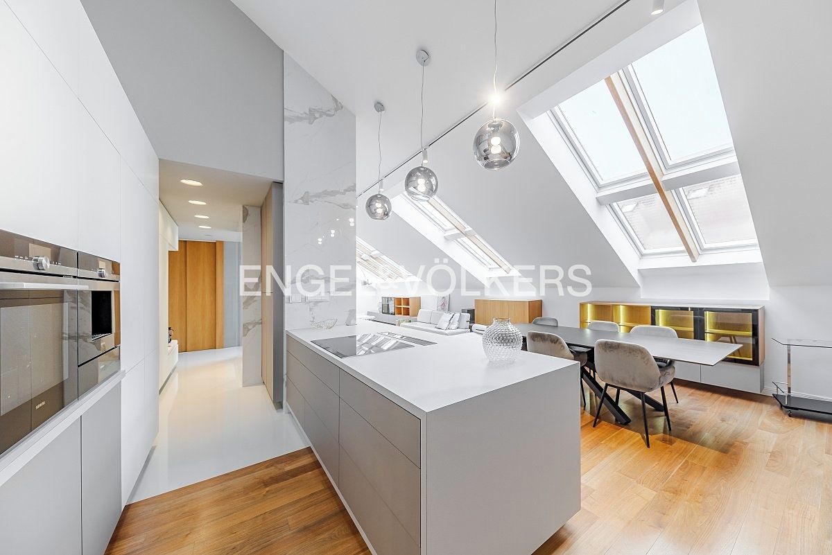 Pronájem bytu 4+kk 176 m² – fotografie 2