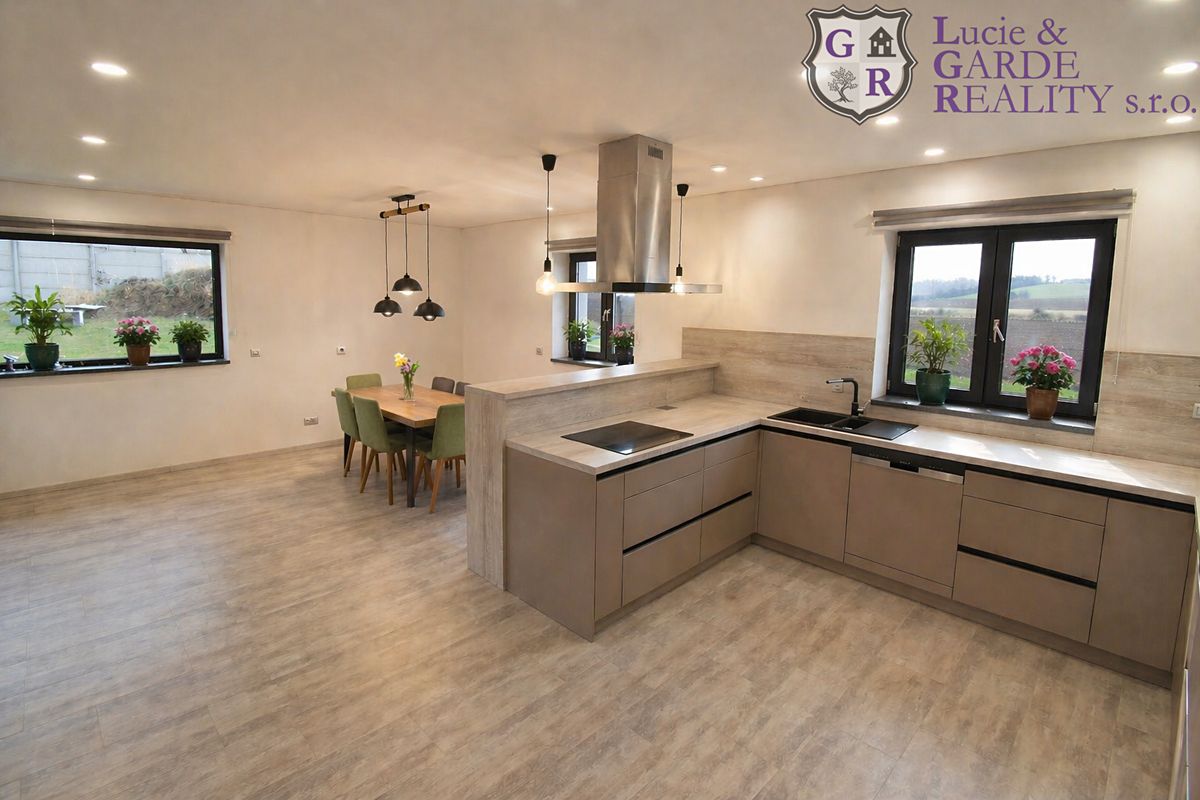 Prodej rodinného domu 160 m², pozemek 1165 m² – fotografie 3