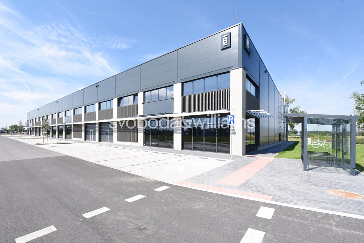 Pronájem výrobní haly, prostoru 11737 m²
