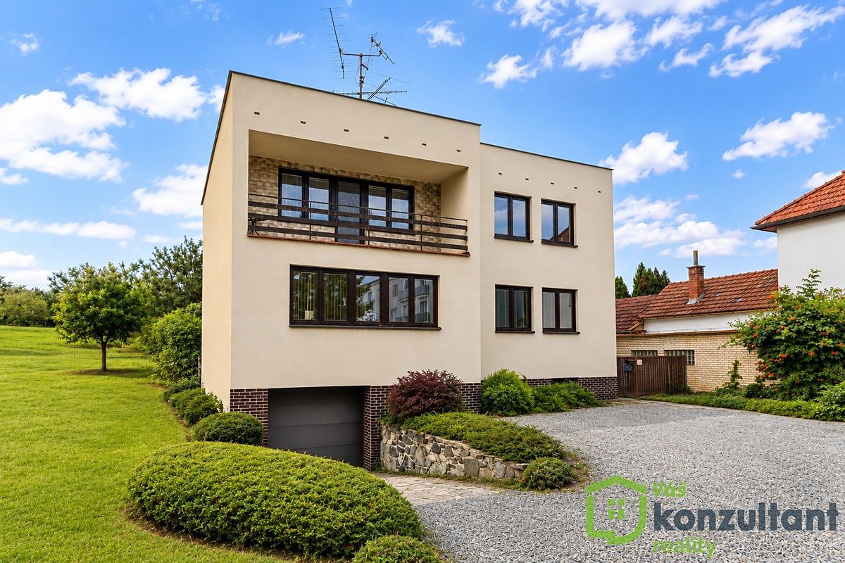 Prodej rodinného domu 313 m², pozemek 2133 m²