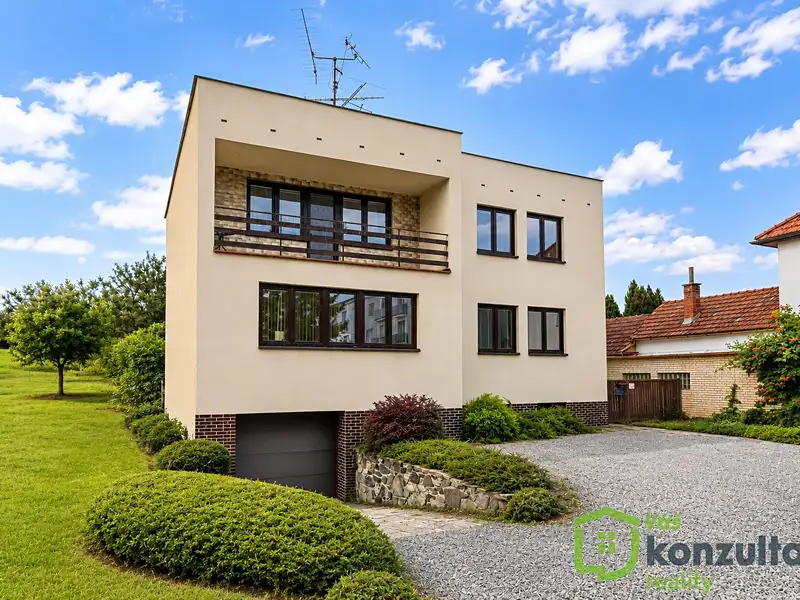 Prodej rodinného domu 313 m², pozemek 2133 m², Střelice – náhled fotky 1