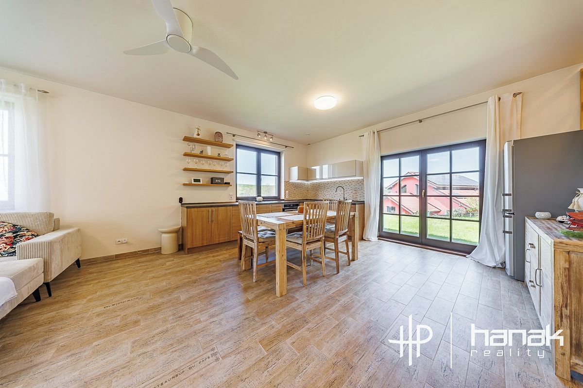 Prodej rodinného domu 170 m², pozemek 1384 m² – fotografie 2