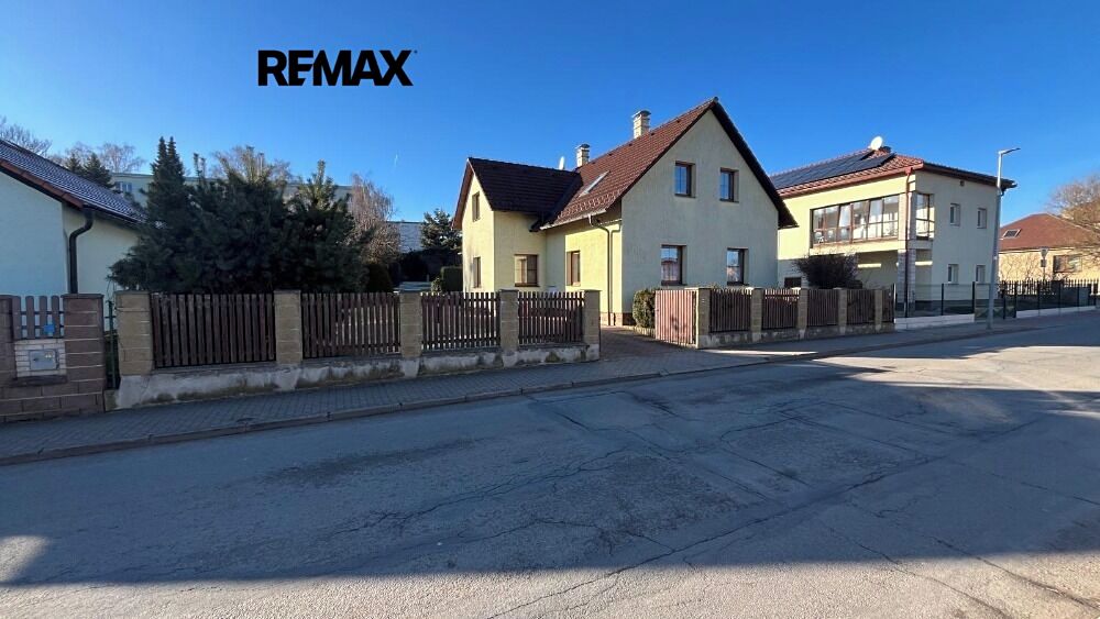 Prodej rodinného domu 220 m², pozemek 1093 m² – fotografie 3