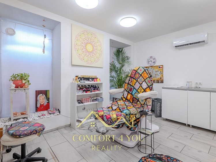 Prodej komerčního prostoru, 1 250 m² (20 z 31)