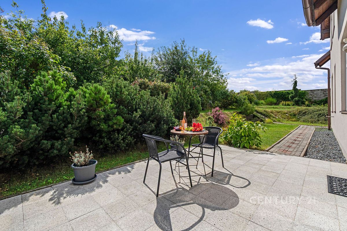 Prodej rodinného domu 195 m², pozemek 1059 m² – fotografie 3