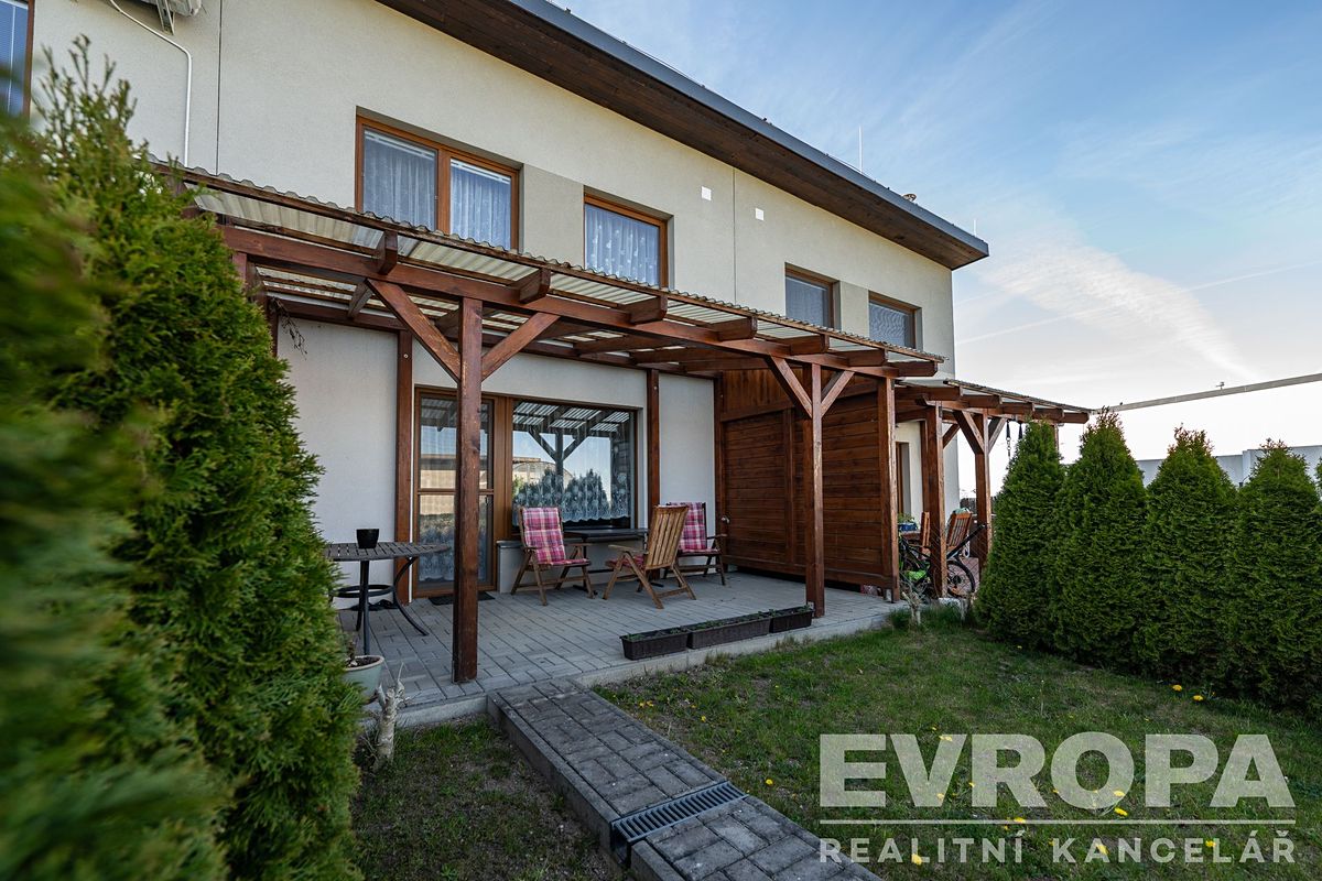 Prodej rodinného domu 130 m², pozemek 220 m² – fotografie 4