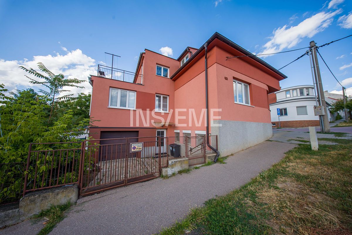 Prodej rodinného domu 213 m², pozemek 322 m²
