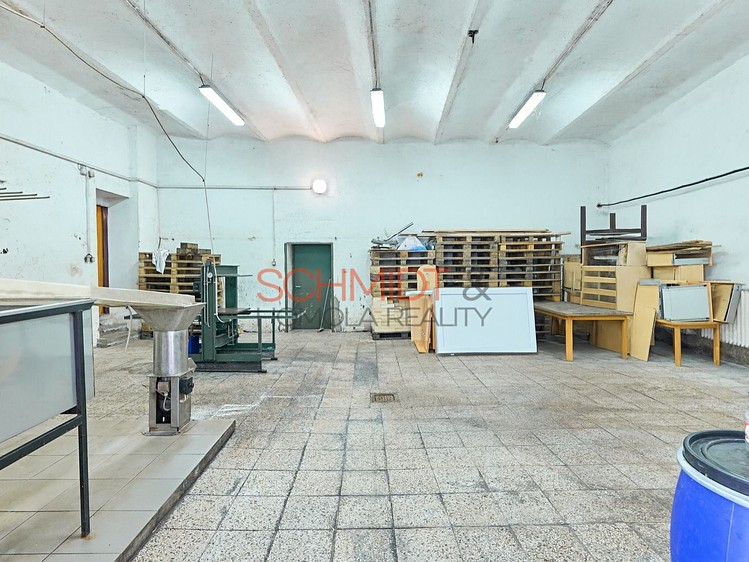 Prodej komerčního prostoru, 1 612 m² (11 z 31)