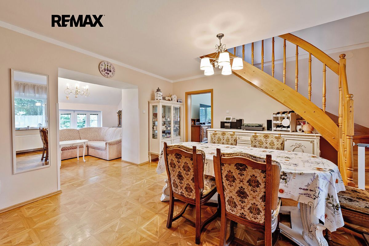 Prodej rodinného domu 256 m², pozemek 1744 m² – fotografie 3