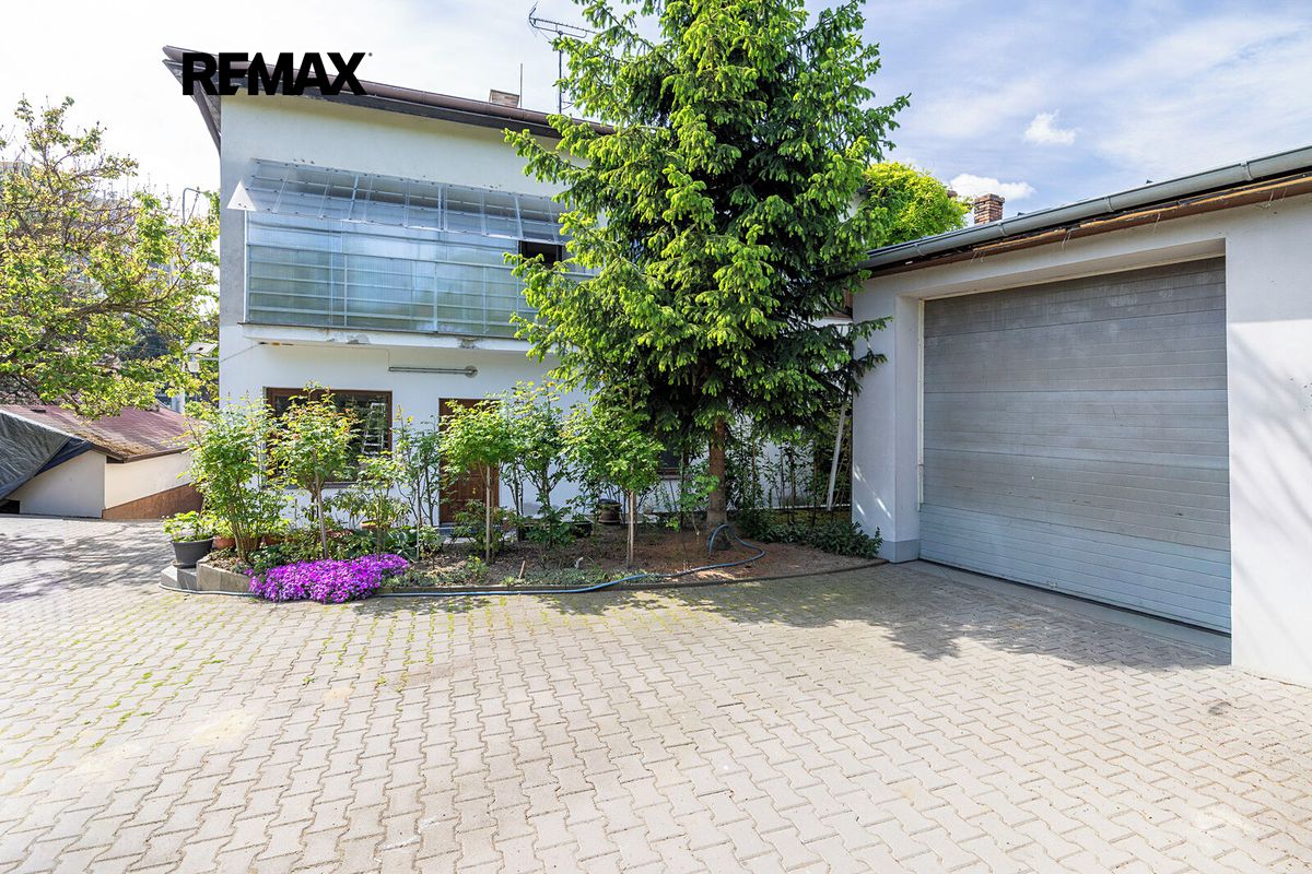 Prodej rodinného domu 316 m², pozemek 668 m² – fotografie 4