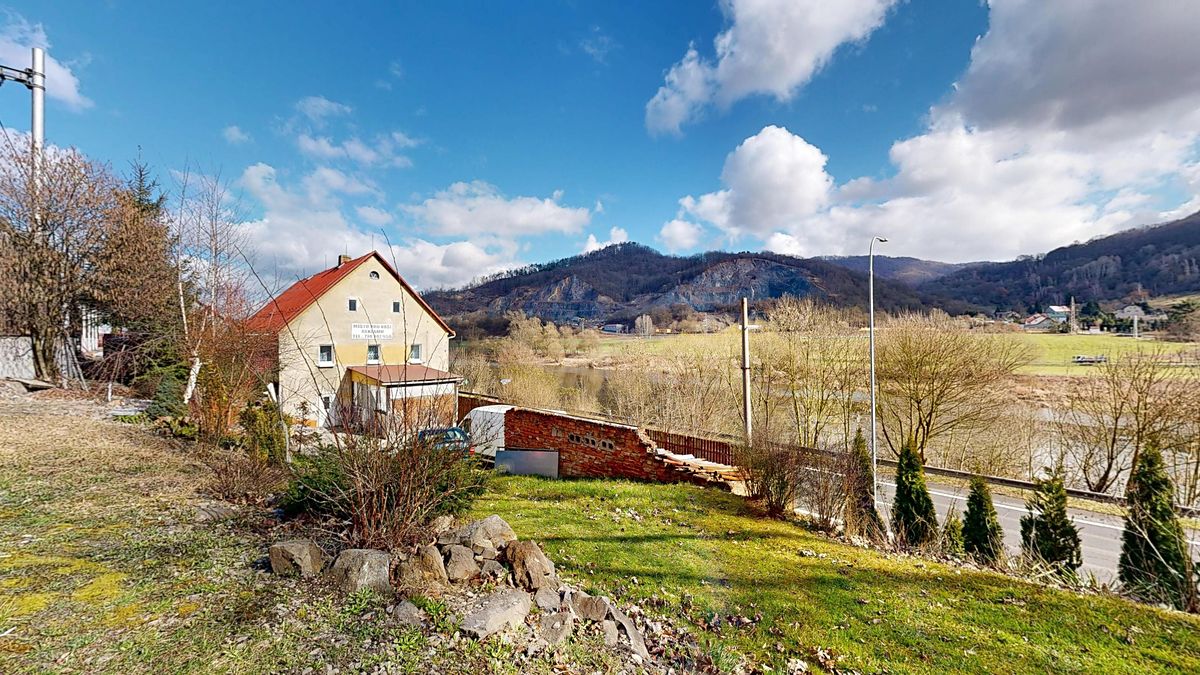 Prodej rodinného domu 313 m², pozemek 2261 m²