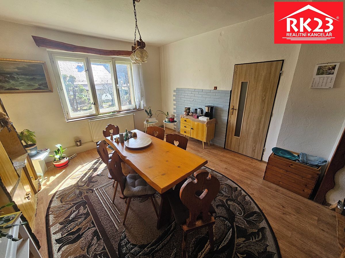 Prodej rodinného domu 180 m², pozemek 1573 m² – fotografie 2