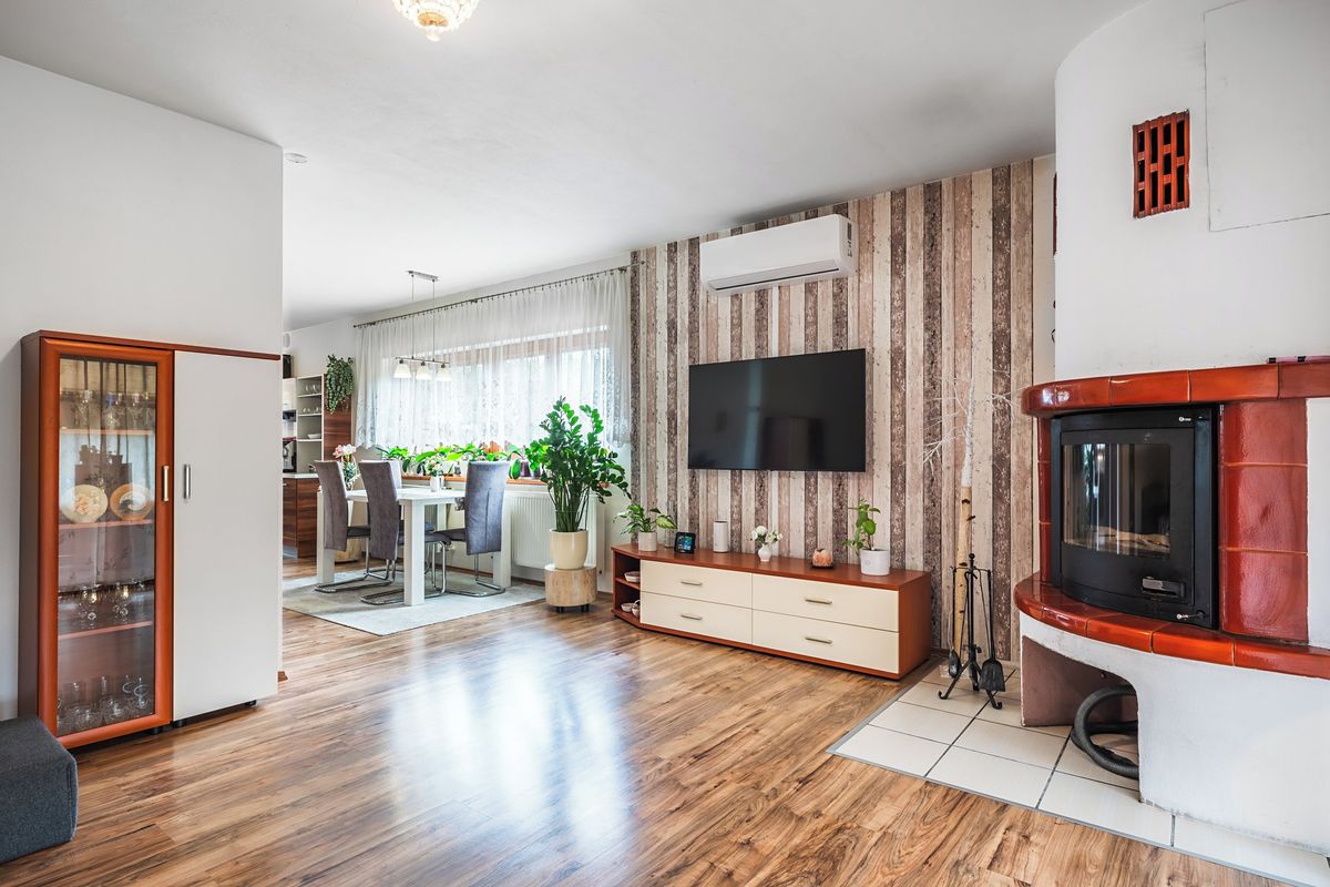 Prodej rodinného domu 240 m², pozemek 823 m² – fotografie 4