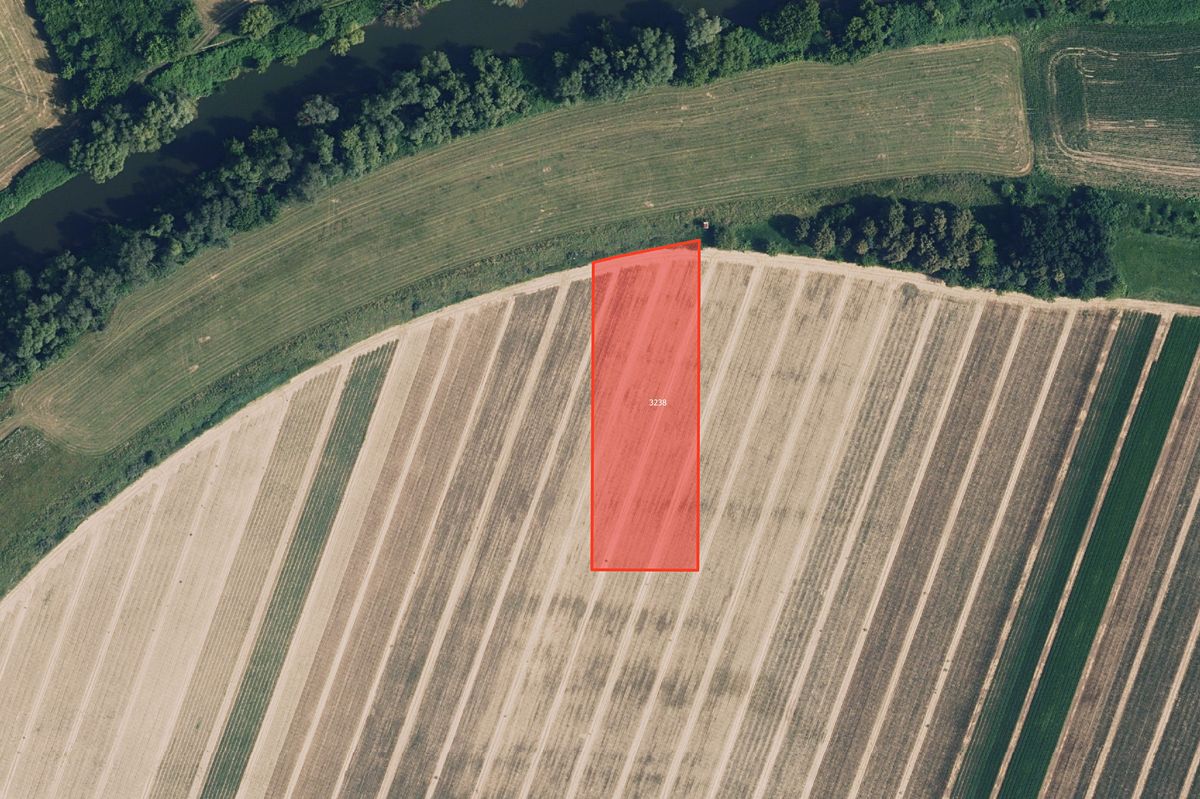 Prodej pole 2892 m²