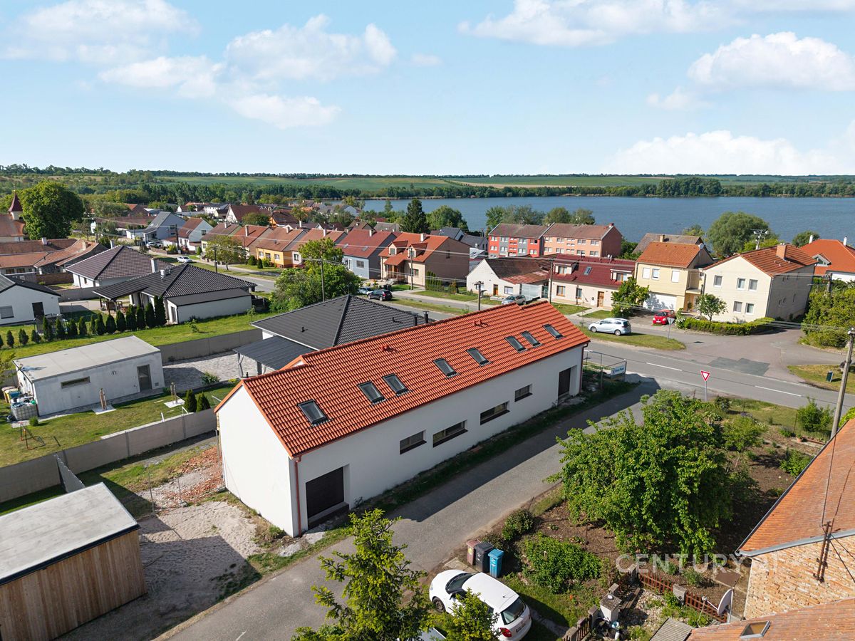 Prodej rodinného domu 144 m², pozemek 218 m² – fotografie 2