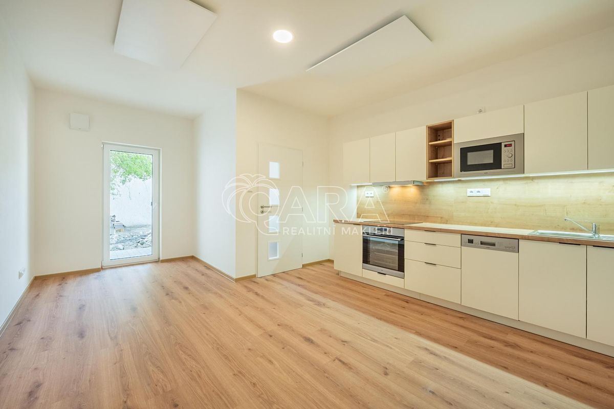 Pronájem bytu 1+kk 27 m²