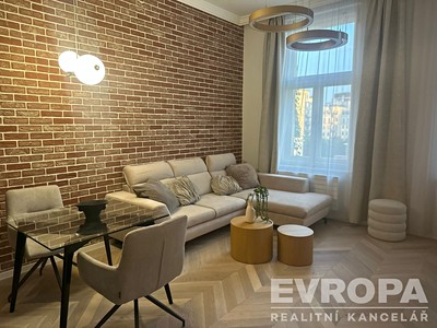 Pronájem bytu 2+kk, 55 m² (3 z 11)