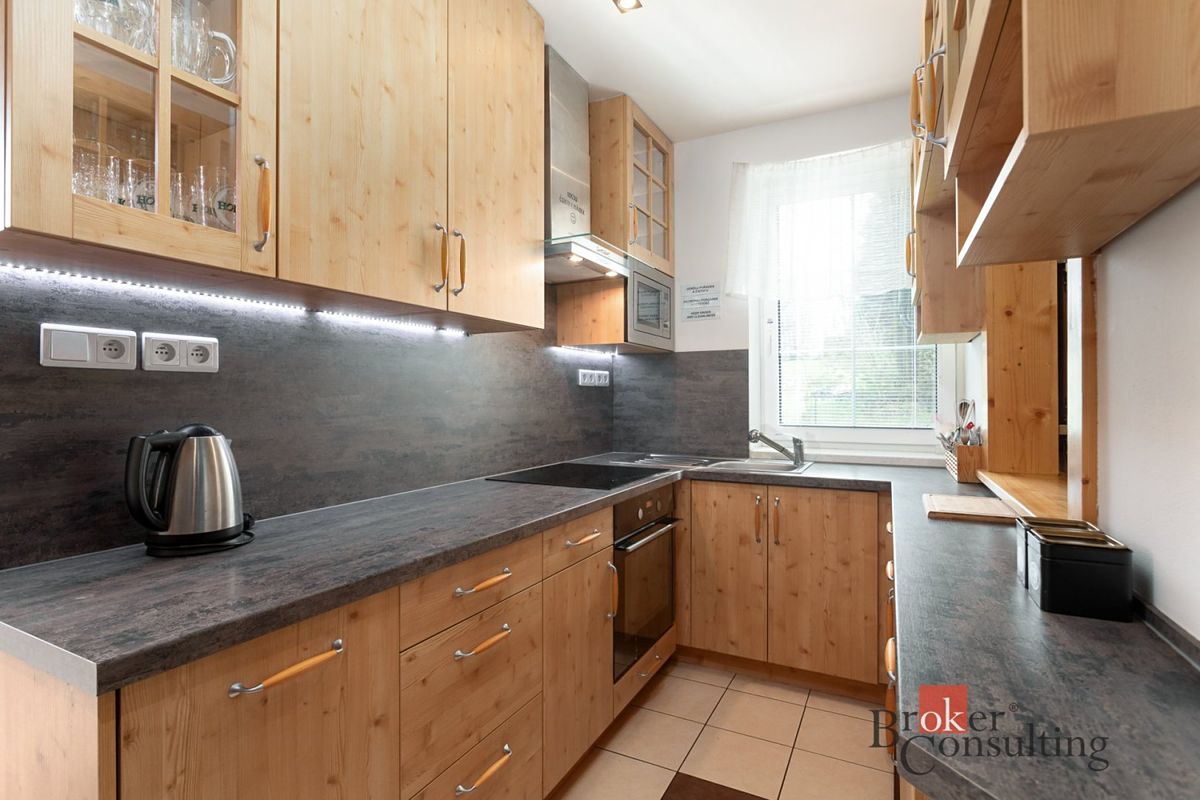 Prodej rodinného domu 261 m², pozemek 1916 m² – fotografie 3