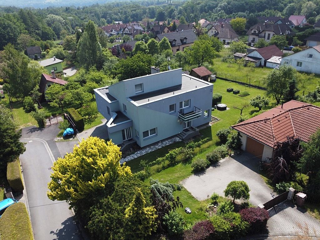 Prodej rodinného domu 355 m², pozemek 1139 m² – fotografie 2