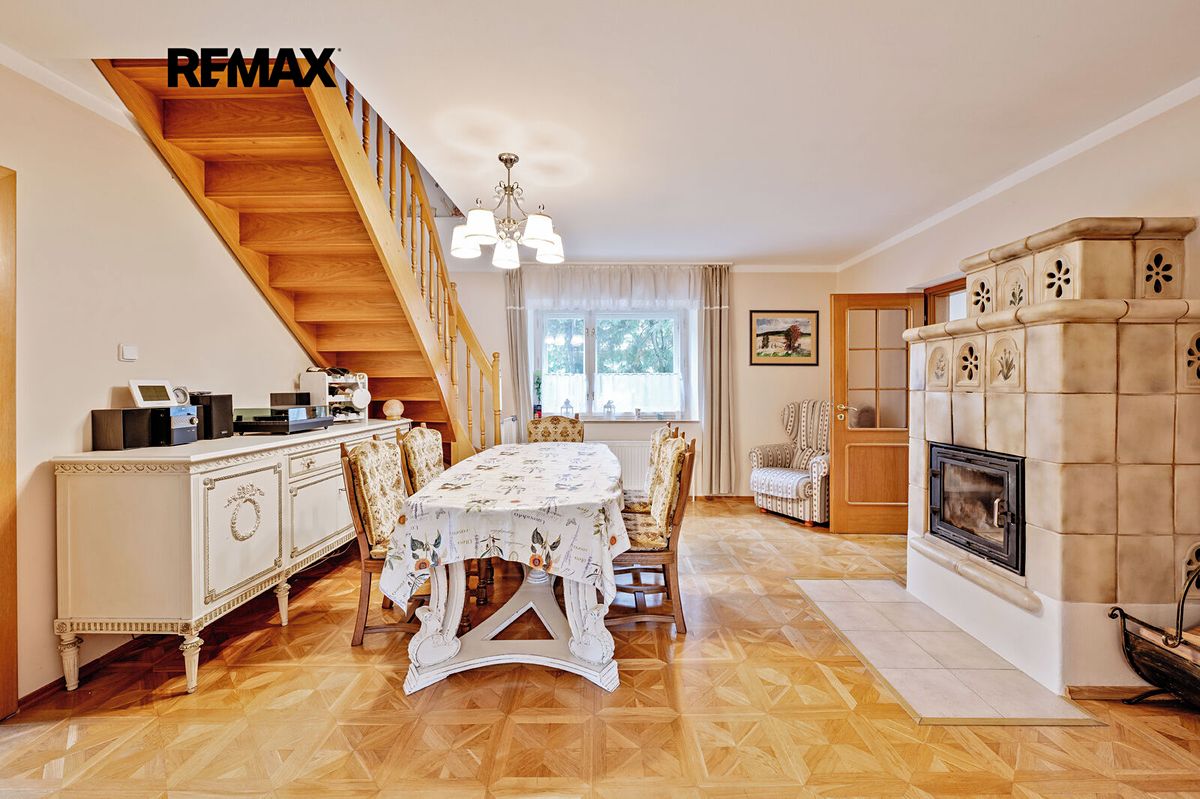 Prodej rodinného domu 256 m², pozemek 1744 m² – fotografie 5