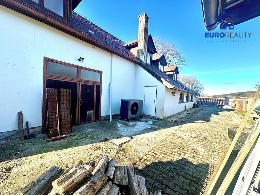 Prodej rodinného domu 236 m², pozemek 1940 m² – fotografie 5