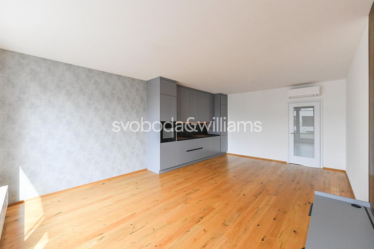 Pronájem bytu 4+kk 111 m² – fotografie 3