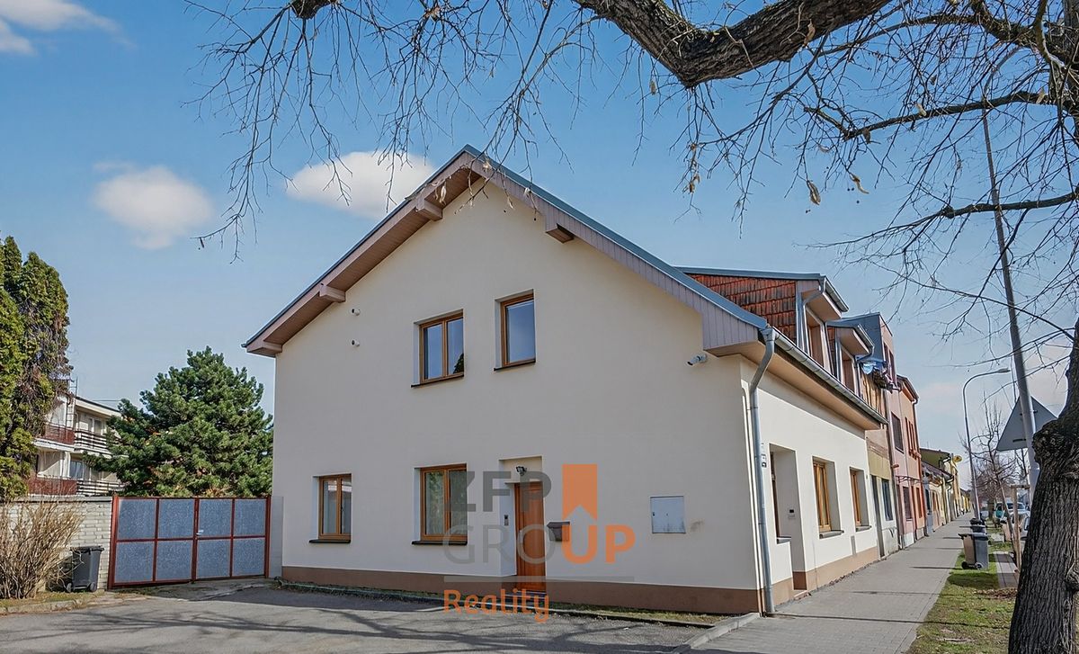 Prodej rodinného domu 202 m², pozemek 906 m²