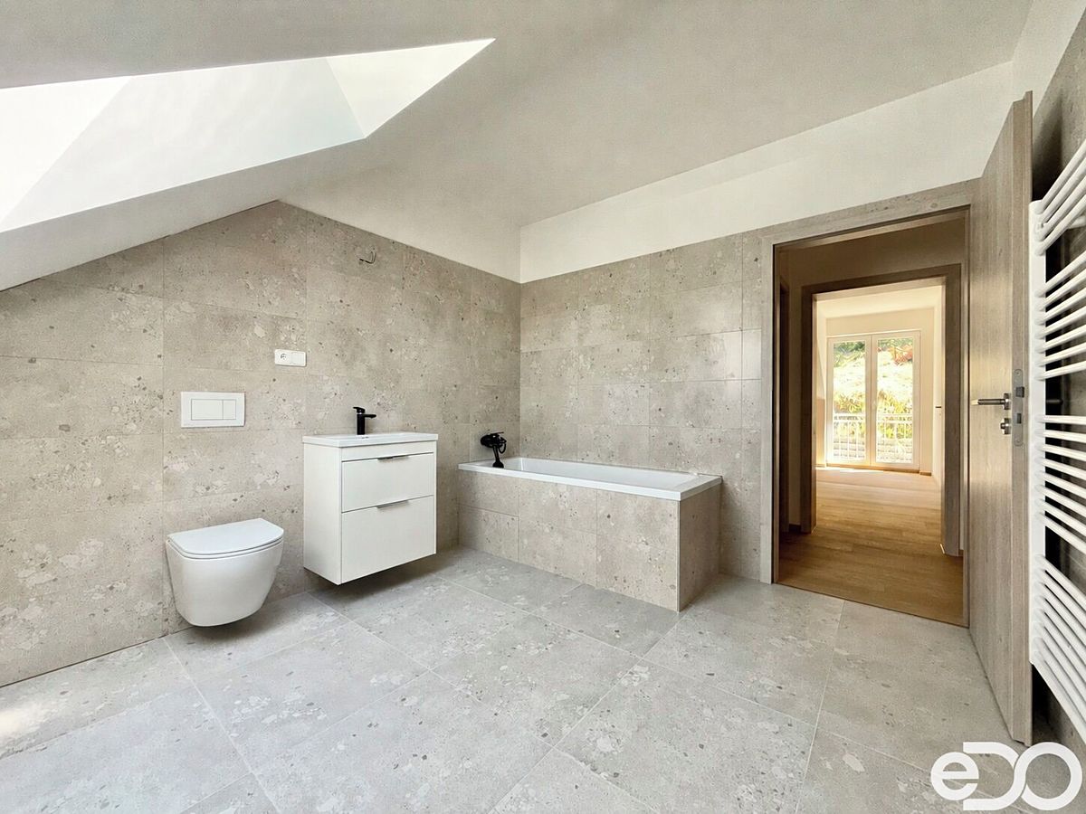Pronájem bytu 4+1 136 m² – fotografie 3