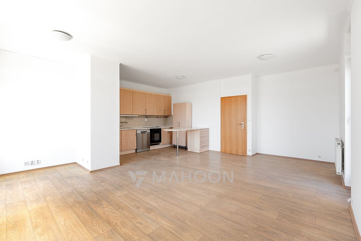 Pronájem bytu 2+kk 72 m² – fotografie 3
