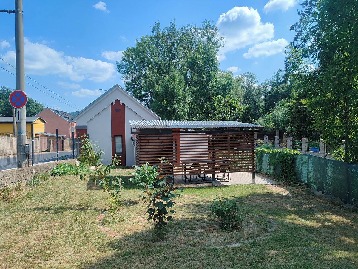 Pronájem bytu pokoje 99 m² – fotografie 2