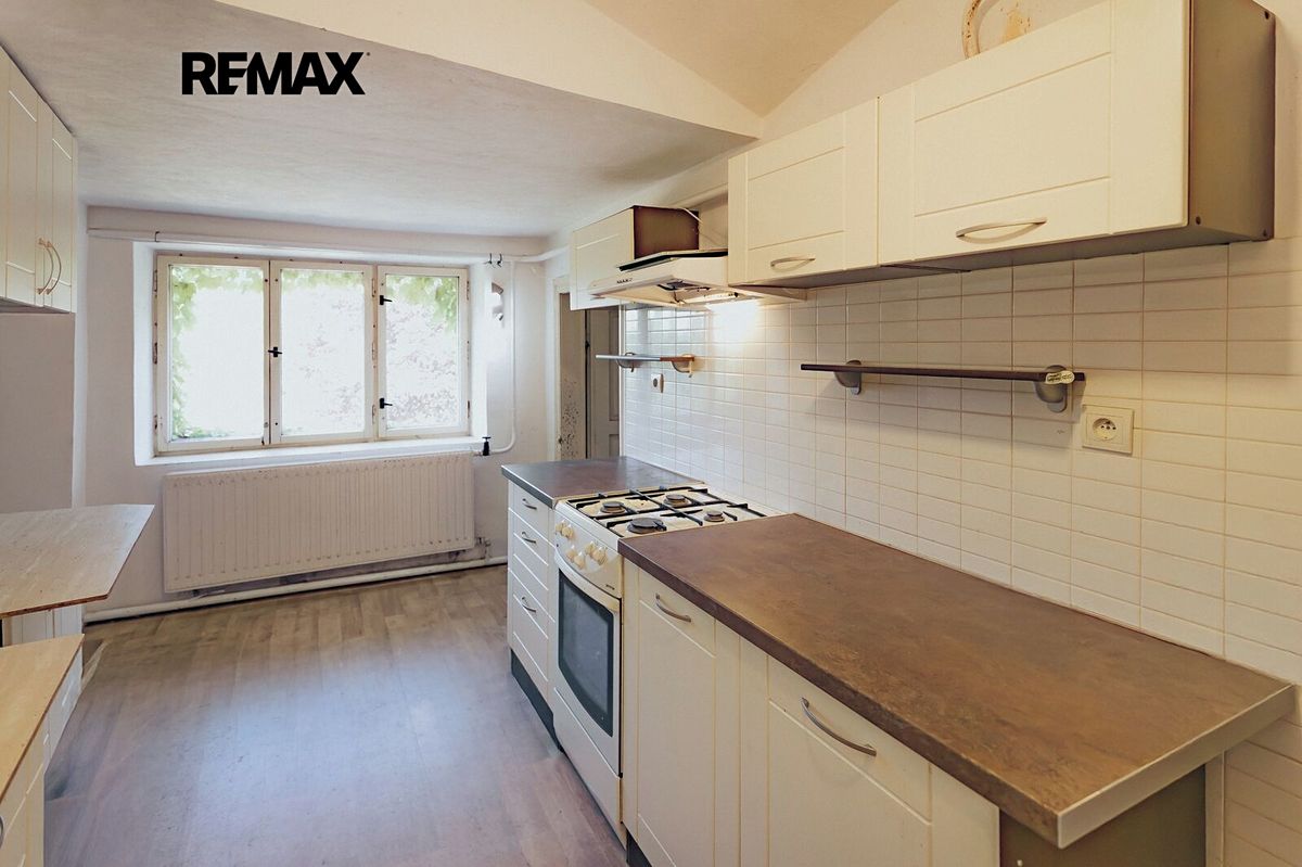 Prodej rodinného domu 192 m², pozemek 2495 m² – fotografie 2